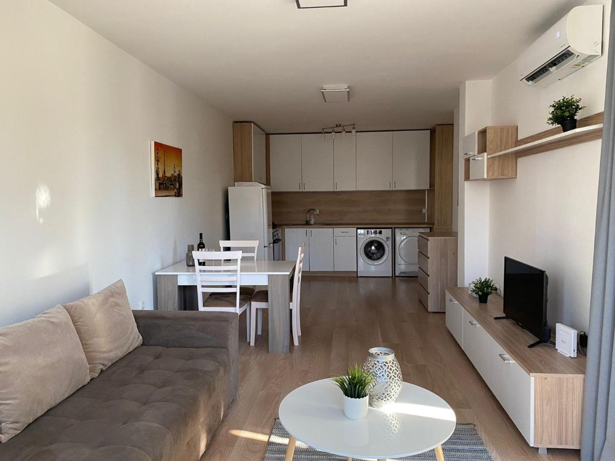 Brand New Apartment With Outdoor Swimming Pool ヴァルナ エクステリア 写真