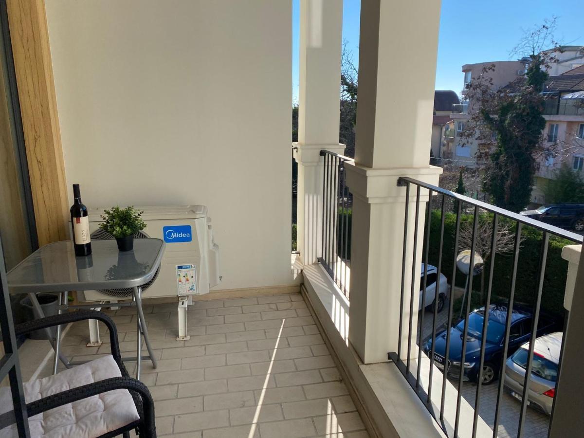 Brand New Apartment With Outdoor Swimming Pool ヴァルナ エクステリア 写真