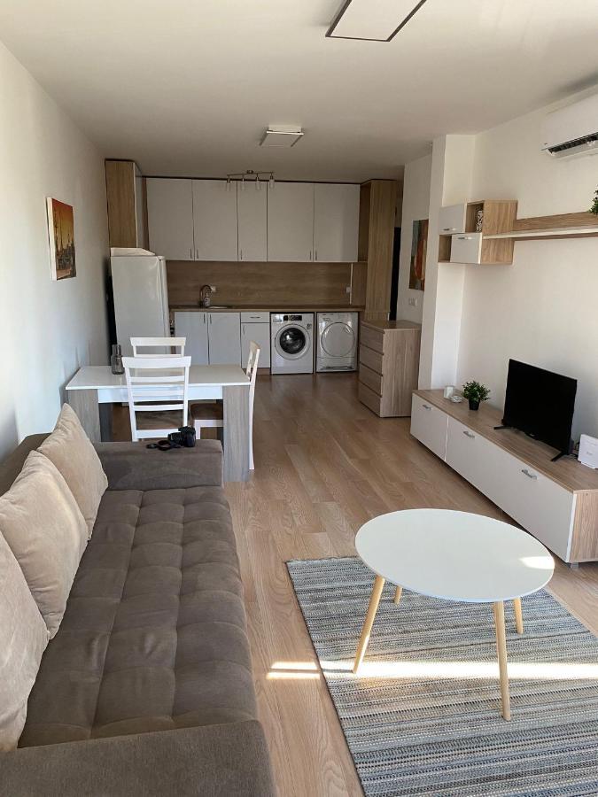 Brand New Apartment With Outdoor Swimming Pool ヴァルナ エクステリア 写真